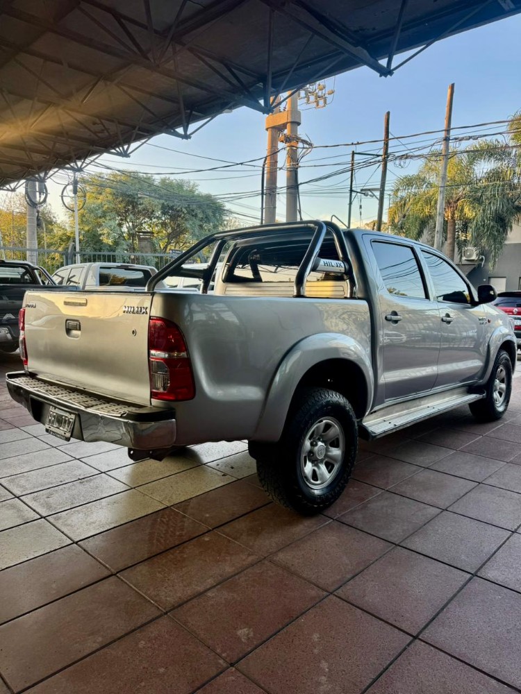 Toyota Hilux SR — foto 4